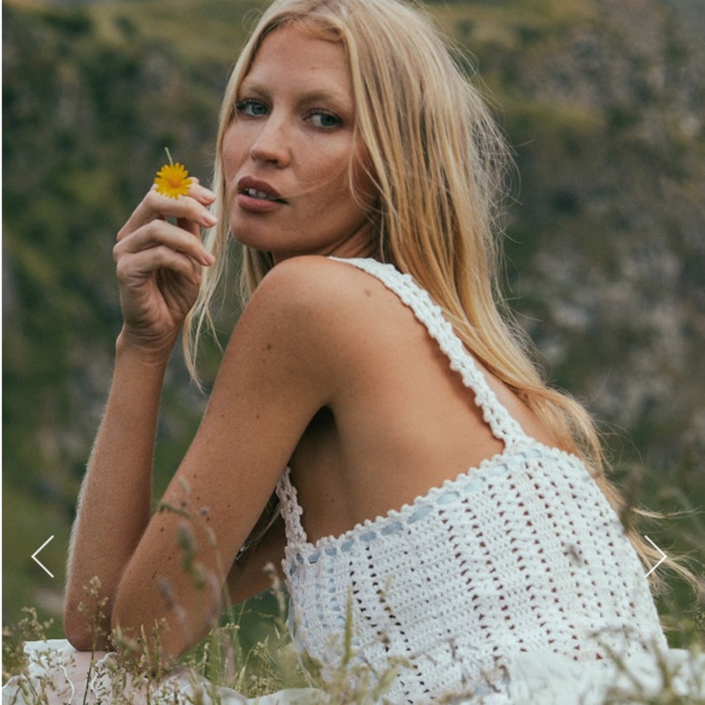 Chasing Unicorns 🐚🩵 More Than A Feeling Crochet Camisole sz M - Picture 5 of 17